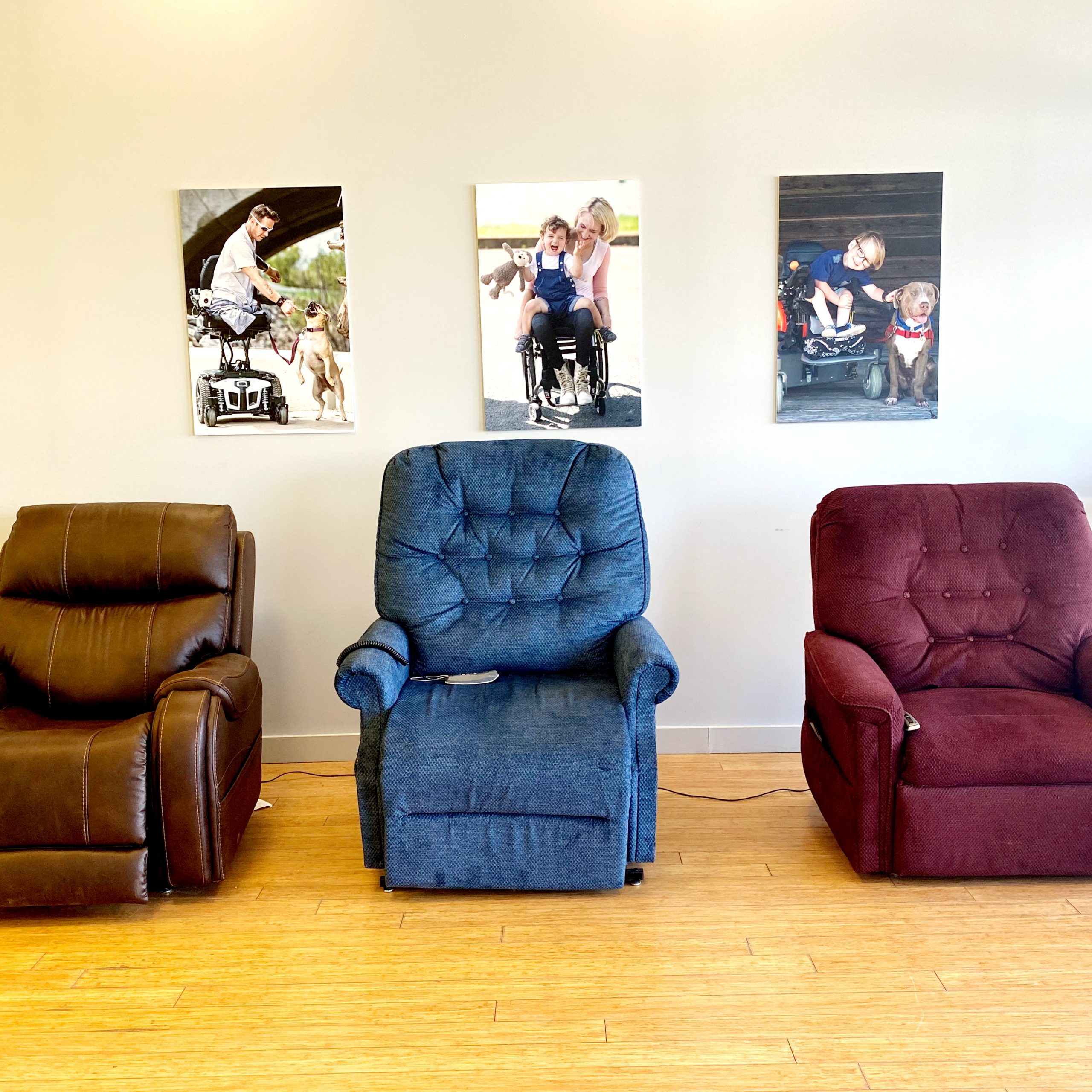 Mississauga power lift recliner display in showroom