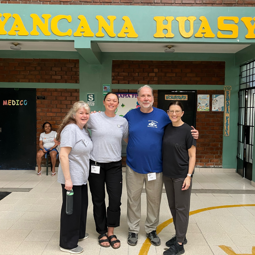 Vickey in Peru with other volunteers.